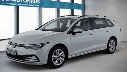 Gebraucht VW Golf VIII Life 150 PS (110 kW) 2024 Weiß Kombi