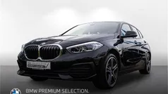 Schwarz Gebraucht 2022 BMW 118 Advantage Kleinwagen | 19.308 € (Fairer Preis)