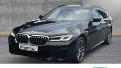Black sapphire metallic Gebraucht 2021 BMW 530 M Sport Kombi | 37.490 € (Fairer Preis)