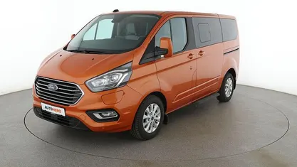 Second-hand Ford Tourneo Titanium 125 CP (91 kW) 2021 Portocaliu Monovolum