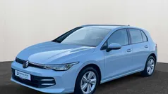 Blau Gebraucht 2024 VW Golf VIII Life Limousine | 23.990 € (Fairer Preis)