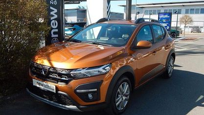 Używany Dacia Sandero Comfort 91 KM (66 kW) 2021 Pomarańczowy Sedan/Limuzyna