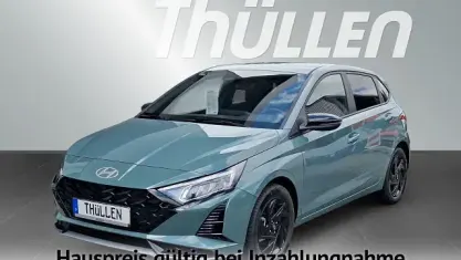 Neu Hyundai i20 Blackline 90 PS (66 kW) 2026 Grün Kleinwagen