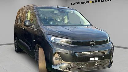 Gebraucht Opel Combo Life Edition 131 PS (96 kW) 2025 Lackierung schwarz perla nera/typ aussenverkleidung metalliclackierung Van / Kleinbus