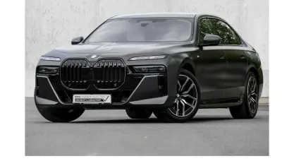Gebraucht BMW 740 M Sport 299 PS (219 kW) 2025 Frozen deep grey Limousine