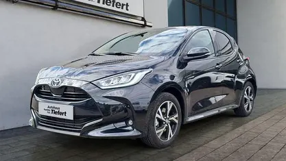 Neu Toyota Yaris Hybrid 116 PS (85 kW) 2025 Schwarz Limousine