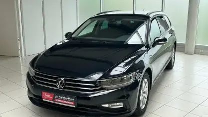 Gebraucht VW Passat Basis 150 PS (110 kW) 2023 Deep black perleffekt Kombi