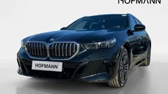 Saphirschwarz metallic Neu 2024 BMW 520 M Sport Kombi | 62.795 € (Guter Preis)