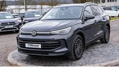 Grau Gebraucht 2024 VW Tiguan Life SUV | 32.985 € (Fairer Preis)