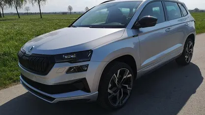 Silber Neu 2025 Skoda Karoq SportLine SUV | 40.590 € (Fairer Preis)
