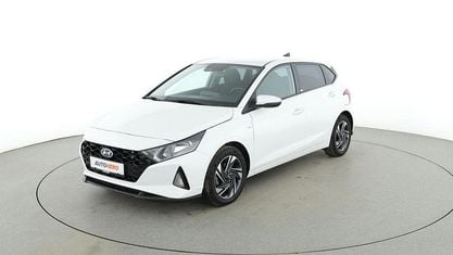 Gebraucht Hyundai i20 Trend 101 PS (74 kW) 2020 Weiß Kleinwagen