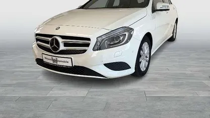 Calcitweiß Gebraucht 2015 Mercedes A180 Style Limousine | 15.920 € (Fairer Preis)