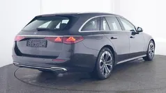 Grau Gebraucht 2024 Mercedes E220 Avantgarde Limousine | 45.980 € (Superpreis)