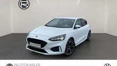 Weiß Gebraucht 2019 Ford Focus ST-Line Limousine | 16.480 € (Fairer Preis)