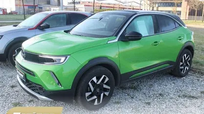 Gebraucht Opel Mokka Elegance 131 PS (96 kW) 2023 Matcha grün (metallic) SUV