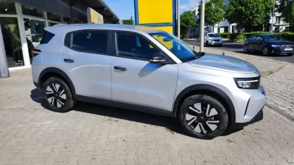 Neu Opel Frontera 145 PS (106 kW) 2026 Grau SUV