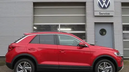Gebraucht 2025 VW T-Roc Life SUV | 33.900 € (Fairer Preis)