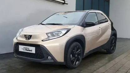 Gebraucht Toyota Aygo X Basis 72 PS (52 kW) 2025 Beige SUV
