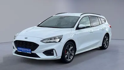 Gebraucht Ford Focus ST-Line 155 PS (114 kW) 2022 Frostweiß (uni) Kombi