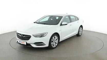 Używany Opel Insignia Innovation 170 KM (125 kW) 2020 Biały Sedan/Limuzyna