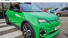Grün (pop green!, black pearlschwarz metallic) Gebraucht 2025 Renault R5 Komfort Kleinwagen | 30.790 € (Fairer Preis)