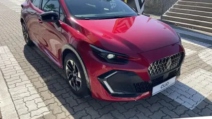 Neu Renault Clio Techno 114 PS (83 kW) 2025 Absolutrot (rot) Kleinwagen