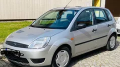 Grau Gebraucht 2005 Ford Fiesta Kleinwagen | 1.950 € (Fairer Preis)