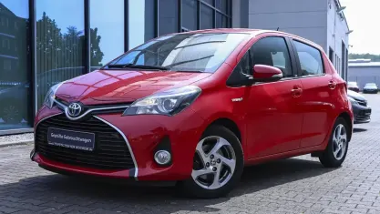 Gebraucht Toyota Yaris Hybrid Edition-S 75 PS (55 kW) 2017 Rot Kleinwagen