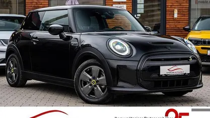 Gebraucht Mini Cooper SE Essential 135 kW (184 PS) 2021 Midnight black metallic Kleinwagen