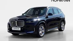 Saphirschwarz metallic Neu 2025 BMW iX1 xLine SUV | 49.435 € (Fairer Preis)