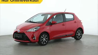 Gebraucht Toyota Yaris Hybrid Team 101 PS (74 kW) 2018 Rot Kleinwagen