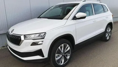 Nevadaweiß metallic Neu 2025 Skoda Karoq Selection SUV | 38.190 € (Fairer Preis)
