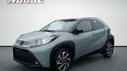 Käytetty Toyota Aygo X Basis 72 HP (52 kW) 2025 Musta Katumaasturi