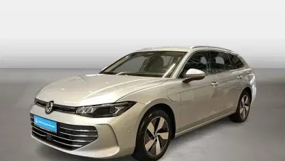Gebraucht VW Passat Business 150 PS (110 kW) 2025 Oyster silver Kombi