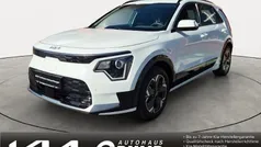 (ud) schneeweiss Gebraucht 2023 Kia e-Niro 4 SUV | 26.490 € (Fairer Preis)