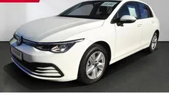 Pure white Gebraucht 2021 VW Golf VIII Life Limousine | 21.580 € (Guter Preis)