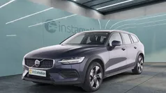Blau Gebraucht 2023 Volvo V60 CC Plus Kombi | 40.440 € (Guter Preis)