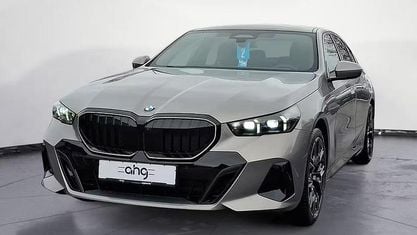 Neu BMW 540 M Sport 303 PS (222 kW) 2026 Grau Limousine