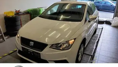 Używany Seat Ibiza Style 95 KM (69 kW) 2021 Biały Hatchback