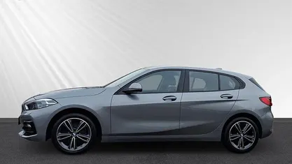 Gebraucht BMW 118 Sport Line 150 PS (110 kW) 2022 Grau Kleinwagen