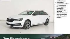 Weiss Gebraucht 2023 Skoda Superb SportLine Kombi | 35.980 € (Guter Preis)