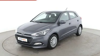 Grau Gebraucht 2015 Hyundai i20 Intro Edition Limousine | 8.030 € (Fairer Preis)