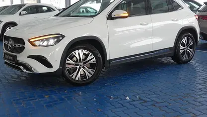 Unilack polarweiß Gebraucht 2024 Mercedes GLA180 Progressive SUV | 36.890 € (Fairer Preis)