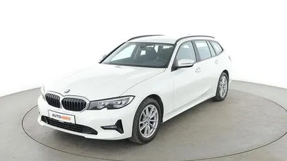 Weiß Gebraucht 2020 BMW 320 Advantage Kombi | 25.910 € (Fairer Preis)