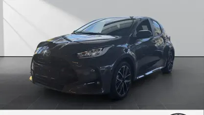 Neu Toyota Yaris Hybrid 117 PS (86 kW) 2026 Grau Kleinwagen