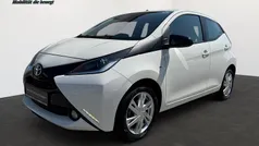 Weiß Gebraucht 2016 Toyota Aygo X-play Kleinwagen | 8.680 € (Fairer Preis)