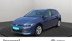 Blau Gebraucht 2024 VW Golf VIII Life Limousine | 25.822 € (Fairer Preis)