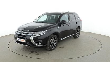 Begagnad Mitsubishi Outlander P-HEV Plus 82 HK (60 kW) 2016 Svart SUV