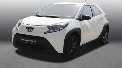 Gebraucht Toyota Aygo X X-play 72 PS (52 kW) 2022 Schneeweiß SUV