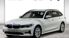 Alpinweiß uni Gebraucht 2022 BMW 320 Sport Line Kombi | 30.890 € (Fairer Preis)
